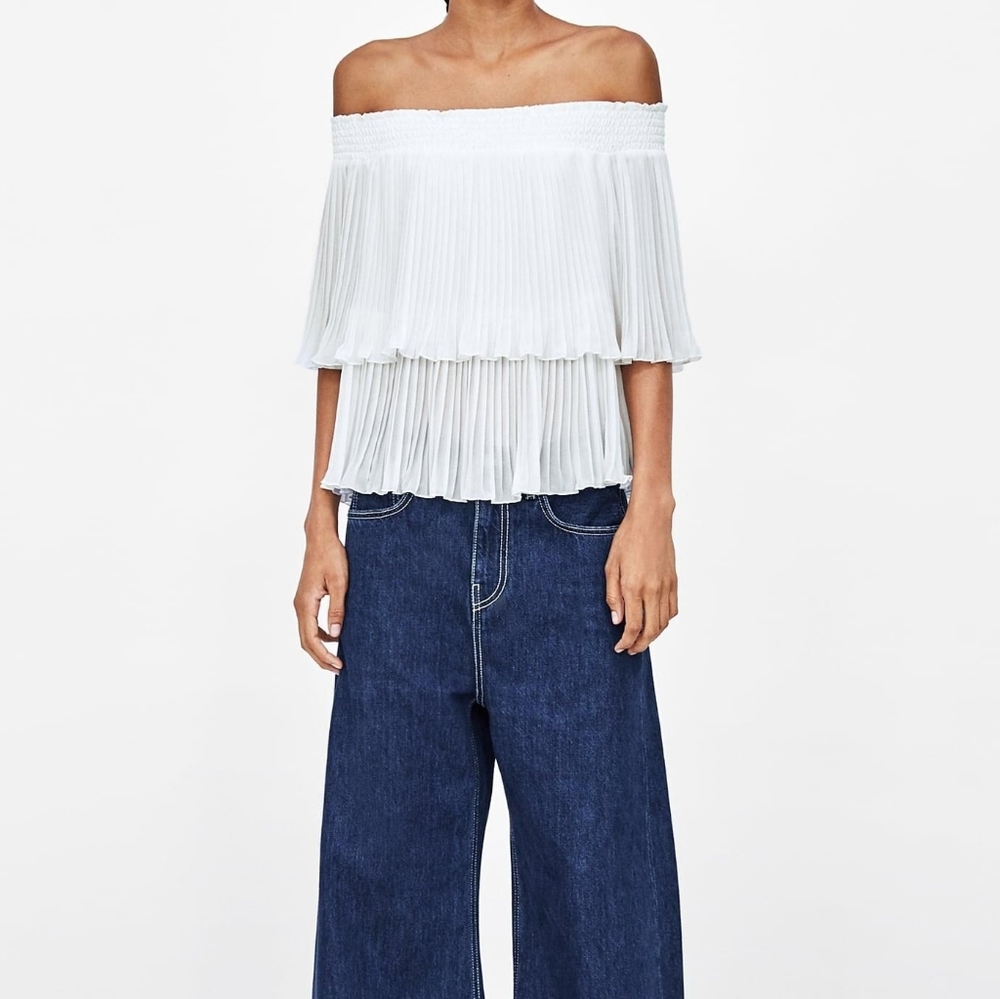 Zara  New with tags pleated top